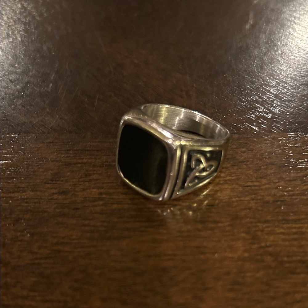 BLACK Onyx CELTIC KNOT RING - STAINLESS STEEL